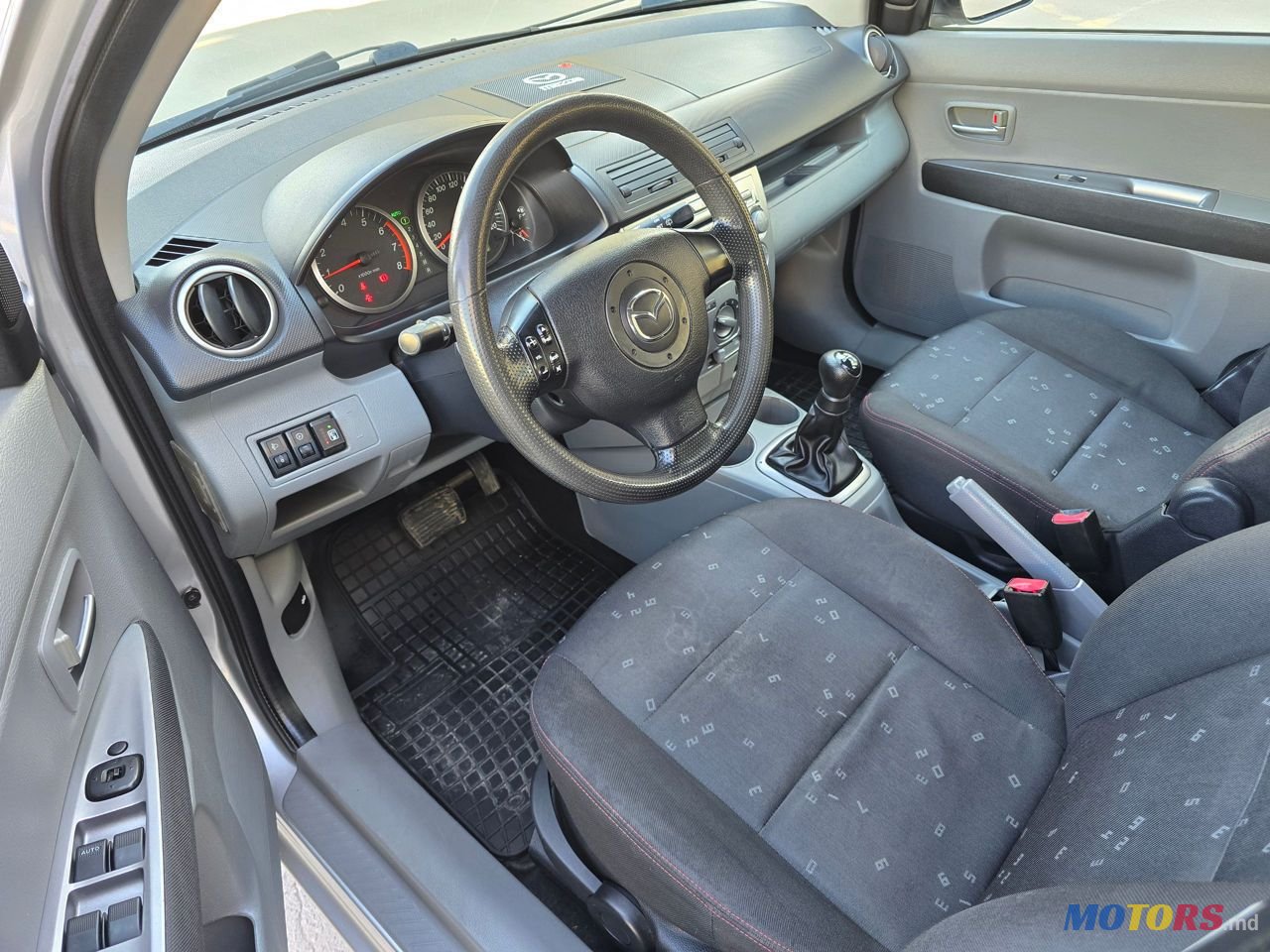 2005' Mazda 2 photo #5