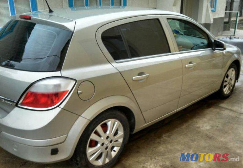 2005' Opel Astra photo #2