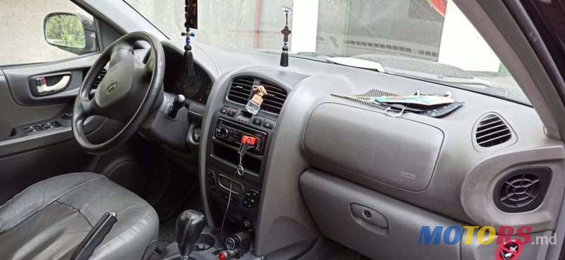 2002' Hyundai Santa Fe photo #4