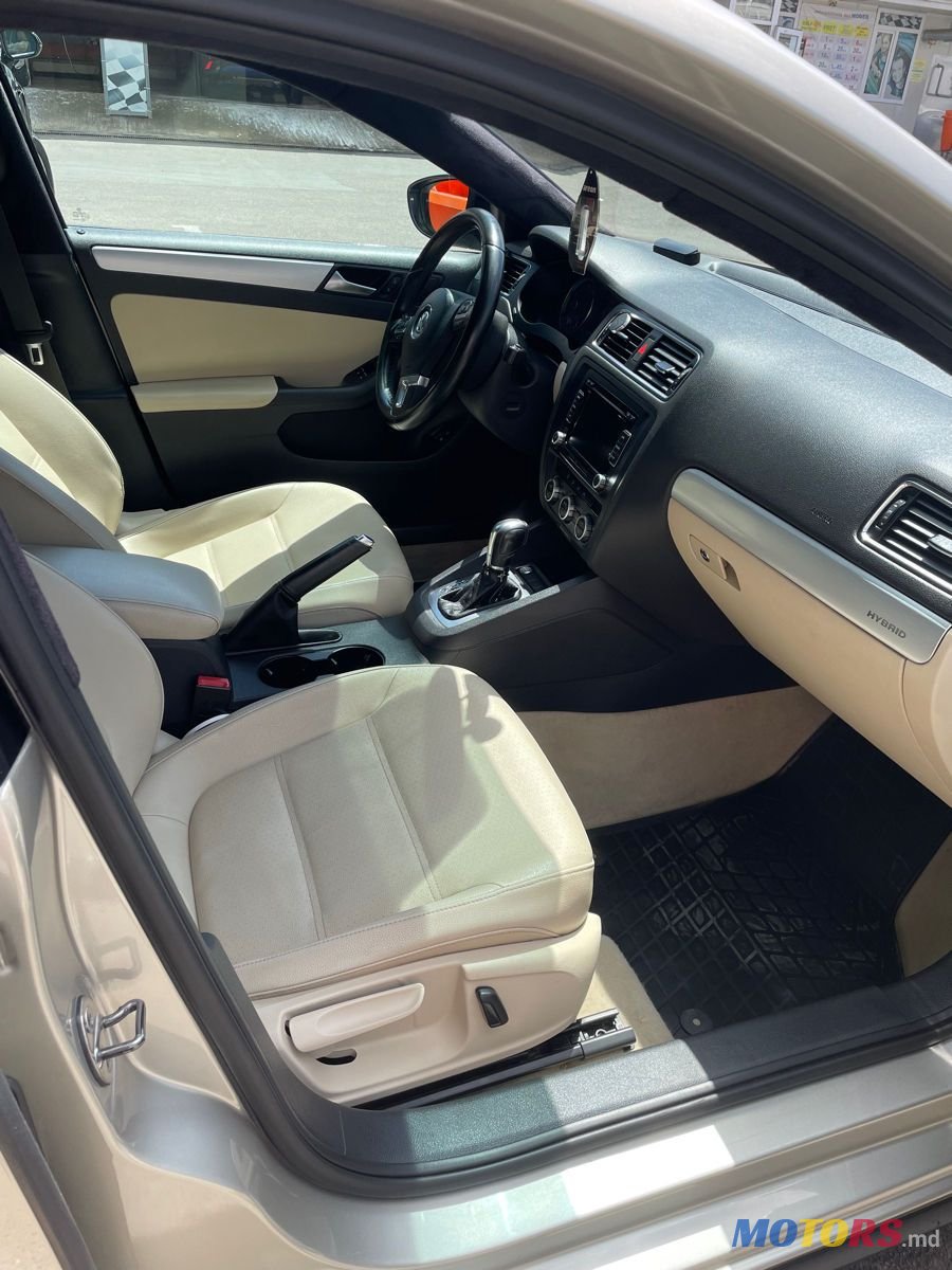 2013' Volkswagen Jetta photo #3