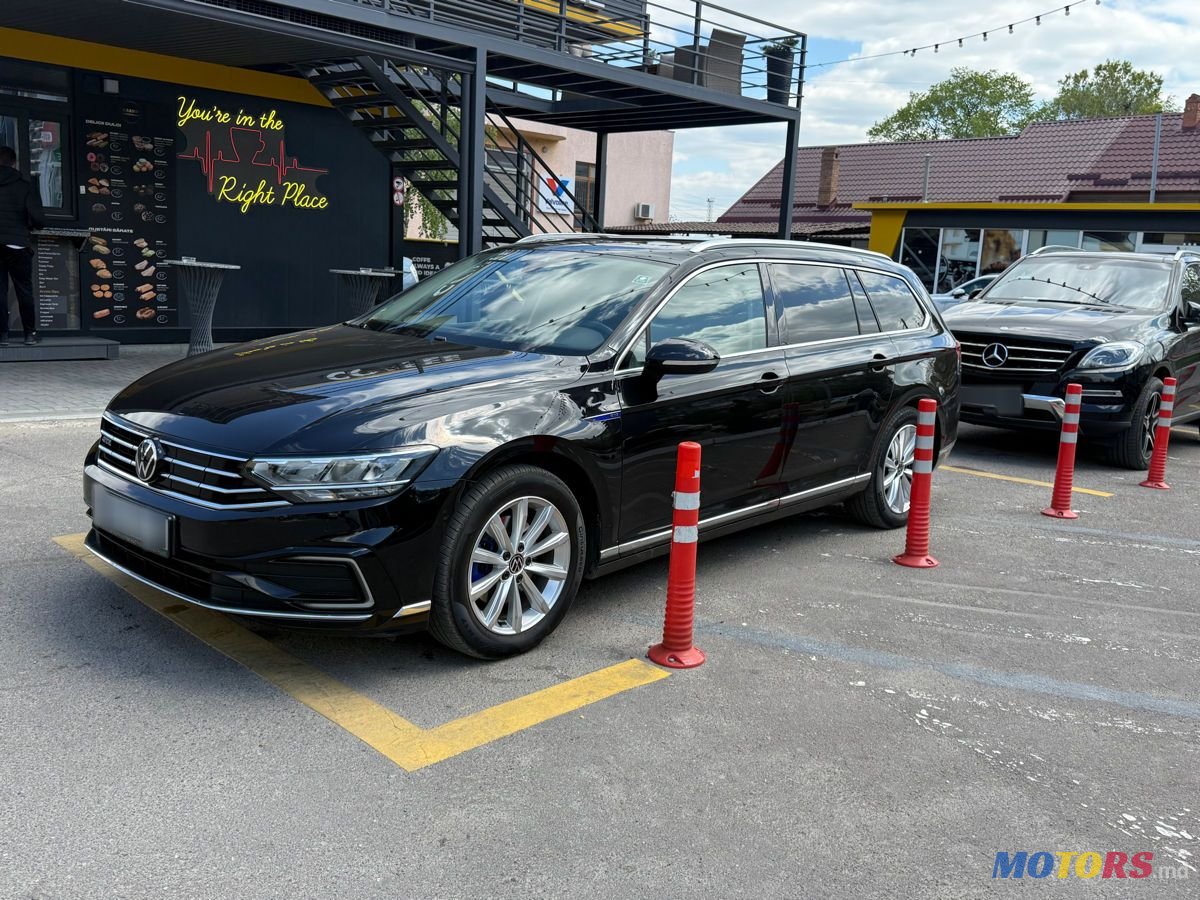2021' Volkswagen Passat photo #2
