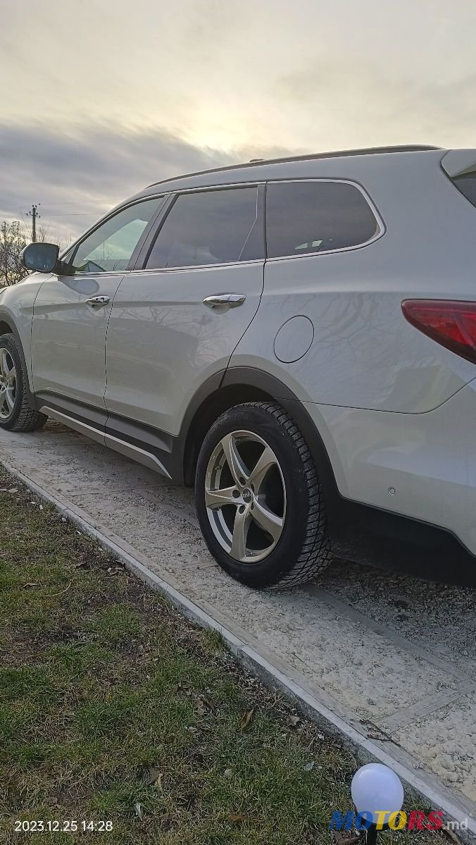 2017' Hyundai Santa Fe photo #1