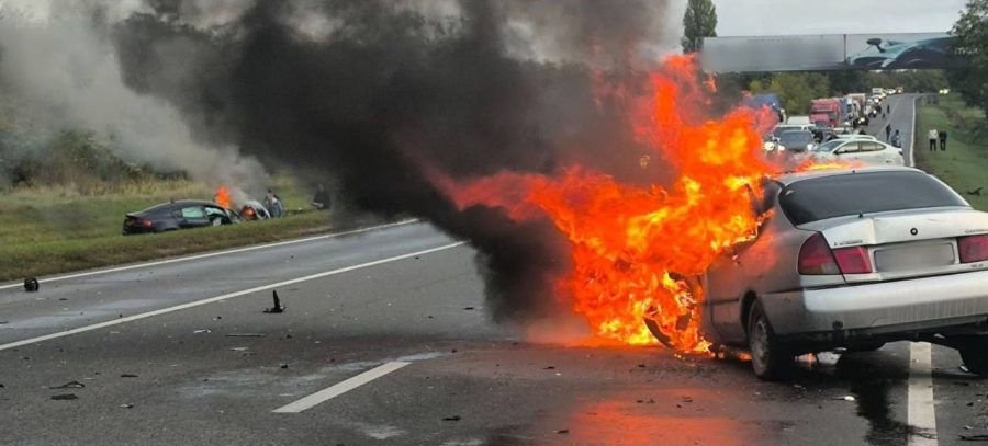 В результате аварии под Бельцами два человека попали в больницу