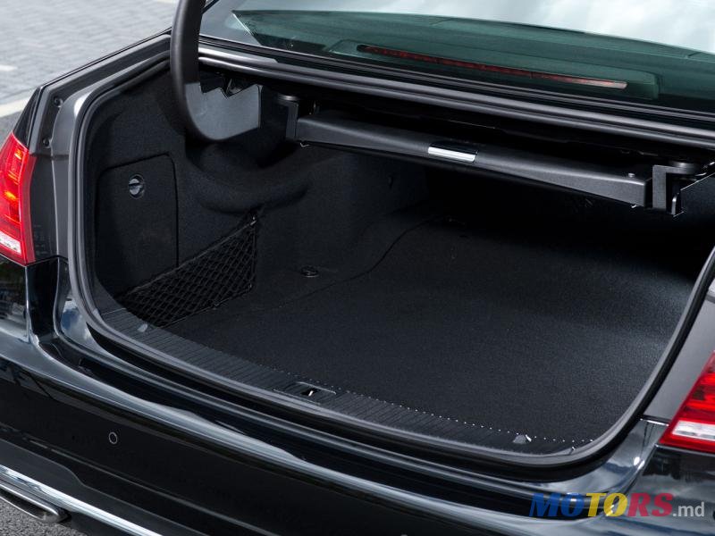 2009' Mercedes-Benz E-Class photo #2