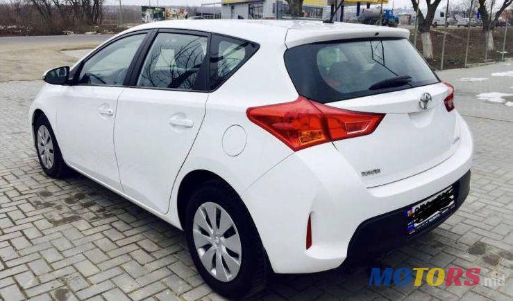 2014' Toyota Auris photo #2