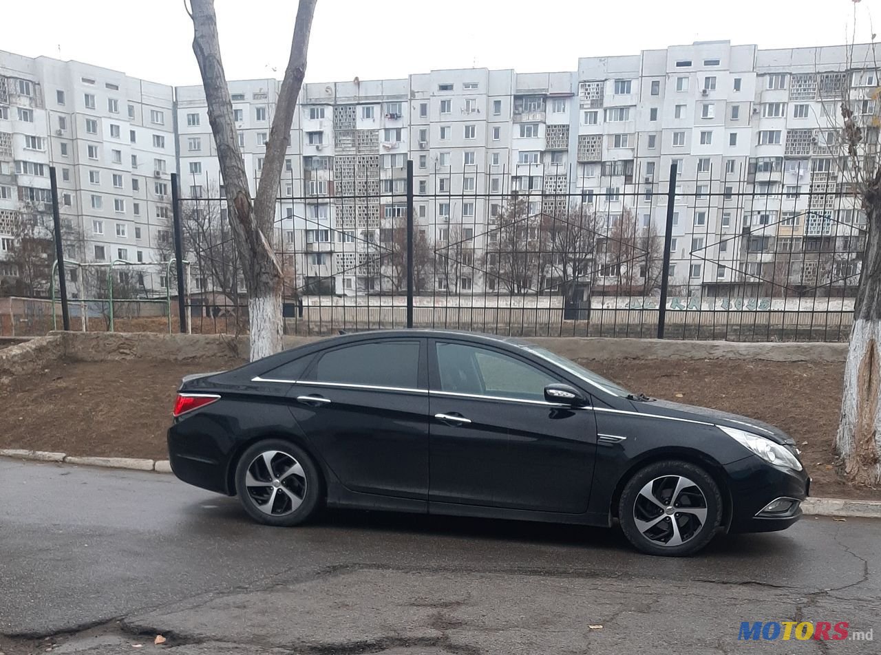 2011' Hyundai Sonata photo #6