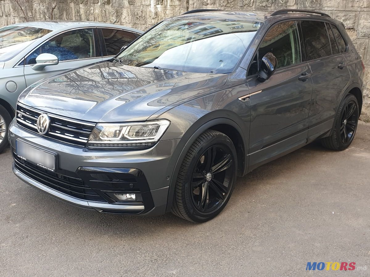 2020' Volkswagen Tiguan photo #6