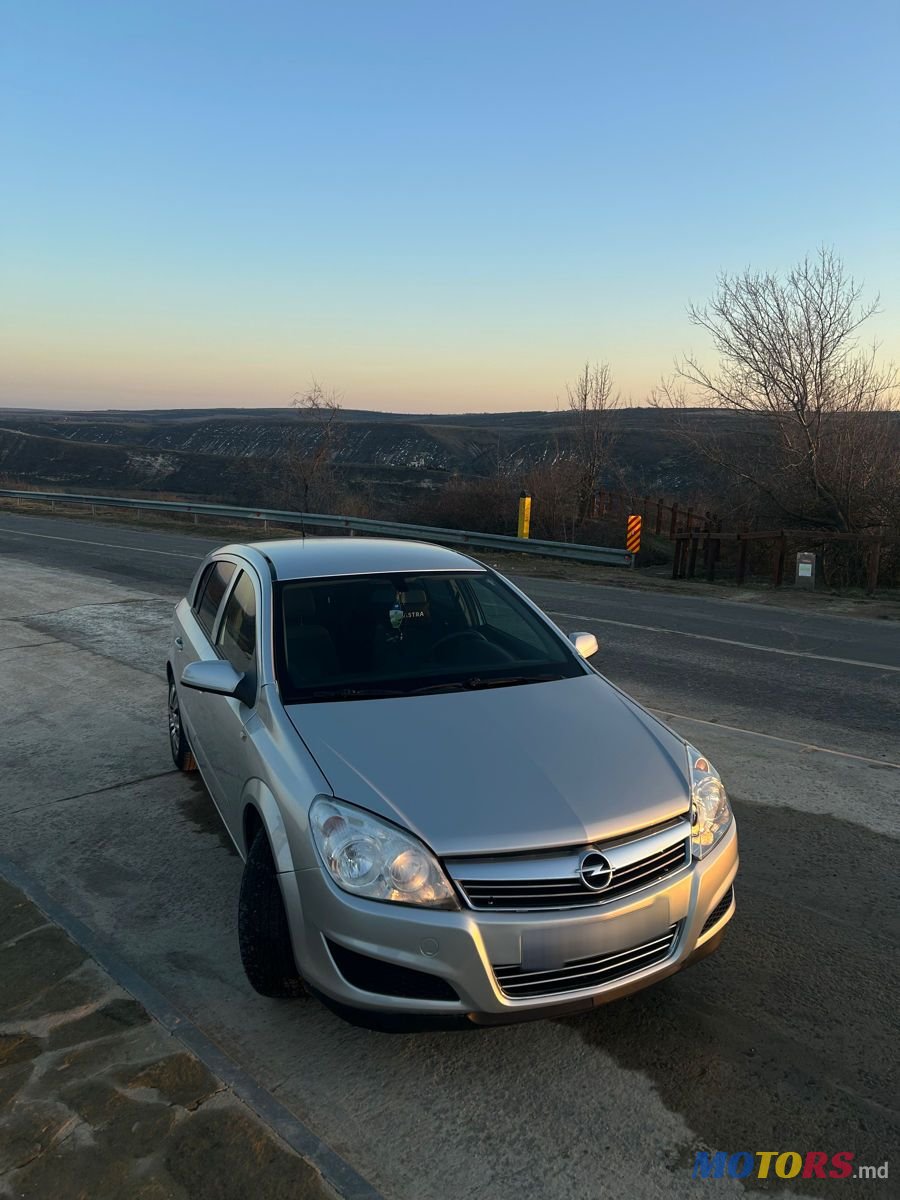 2008' Opel Astra photo #2