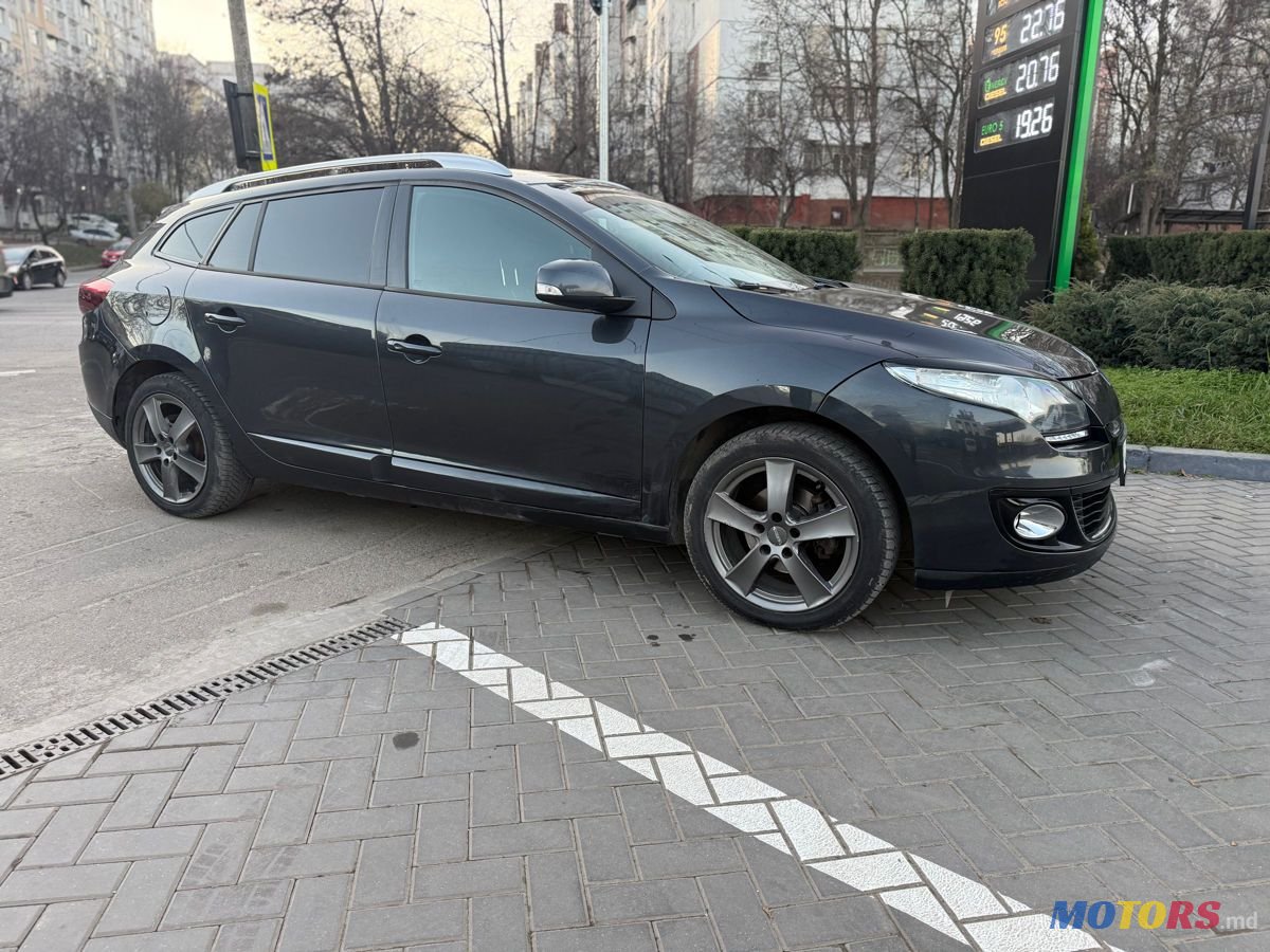 2012' Renault Megane photo #2