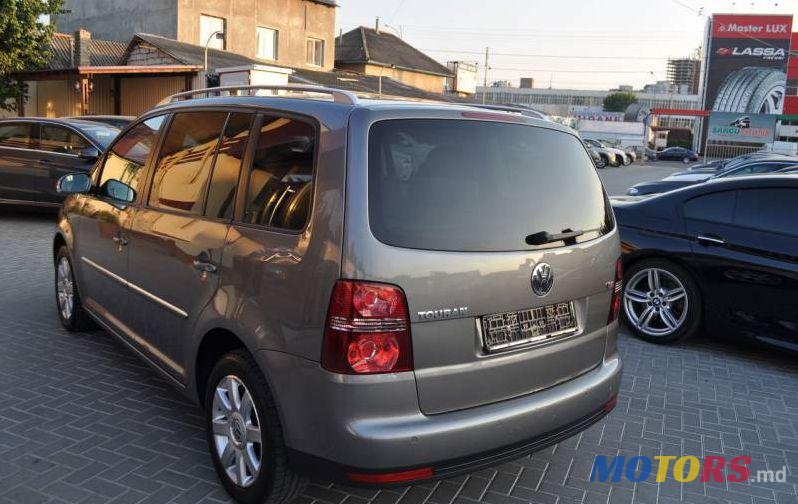 2008' Volkswagen Touran photo #6