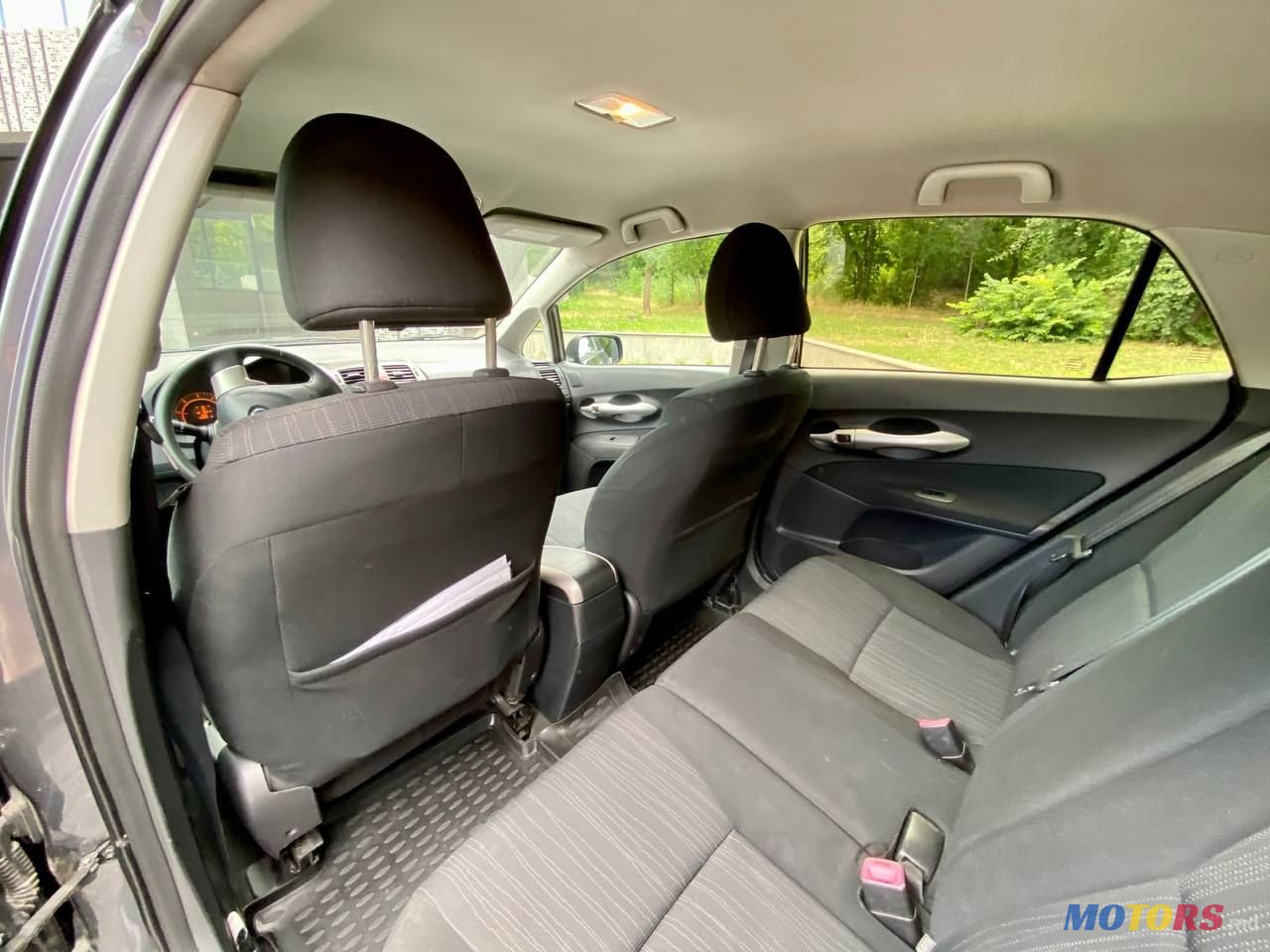 2008' Toyota Auris photo #5