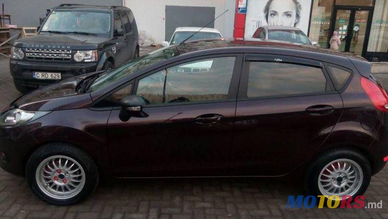 2011' Ford Fiesta photo #2