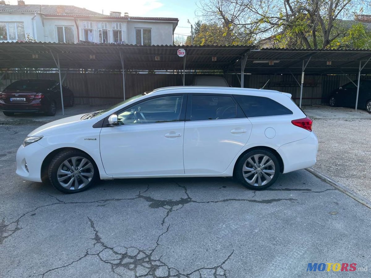 2014' Toyota Auris photo #2