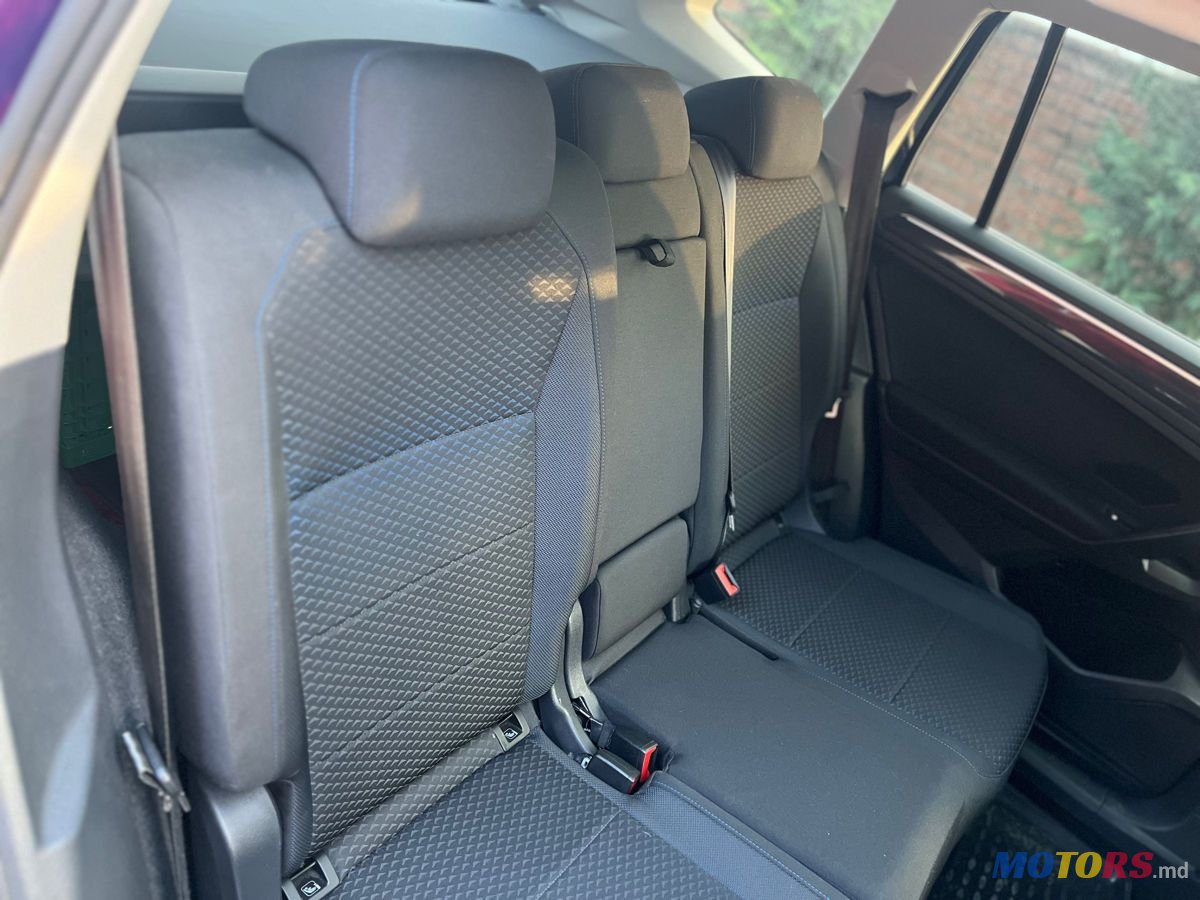 2021' Volkswagen Tiguan photo #5