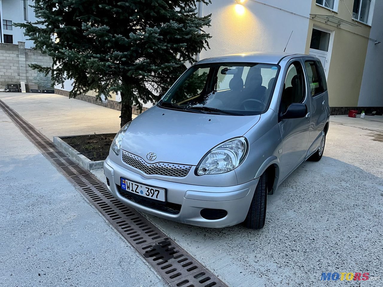 2003' Toyota Yaris Verso photo #1