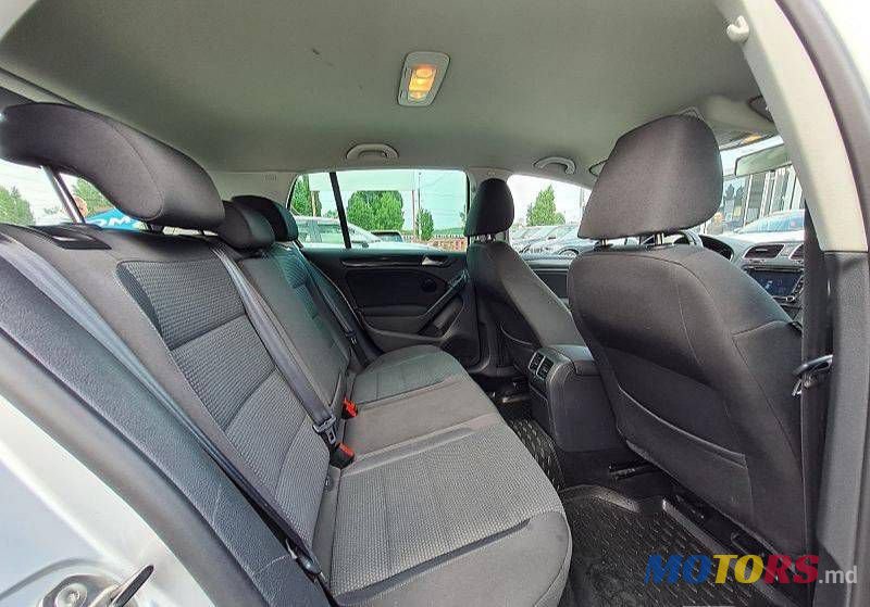 2009' Volkswagen Golf photo #4