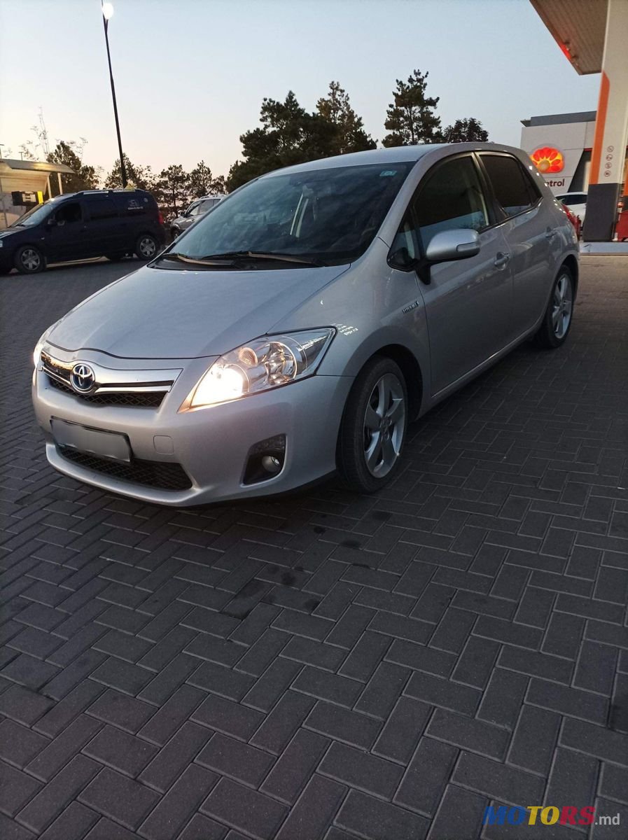 2011' Toyota Auris photo #3