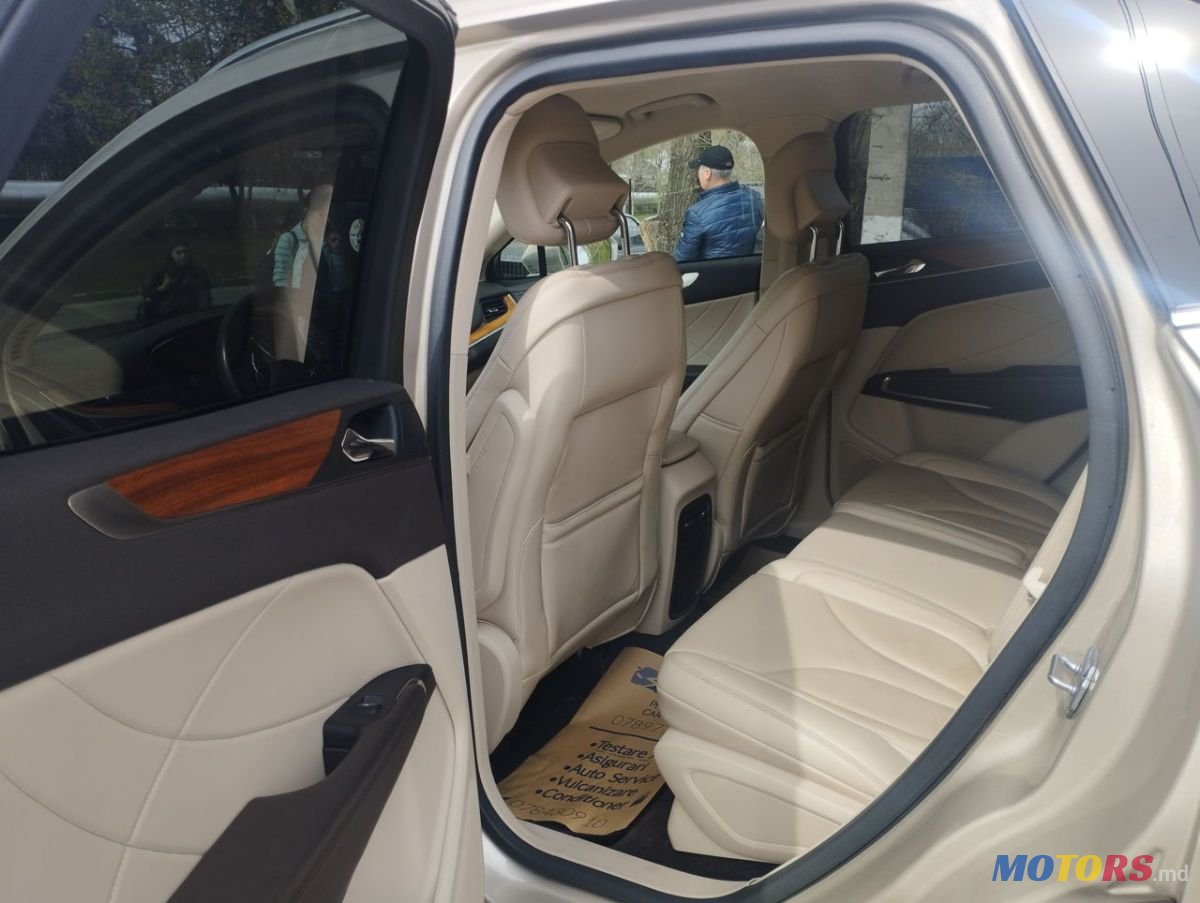 2017' Lincoln MKC photo #6