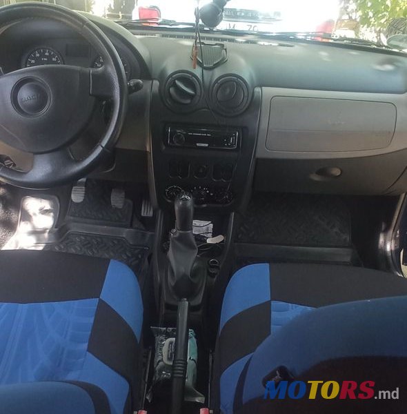 2012' Dacia Sandero photo #5