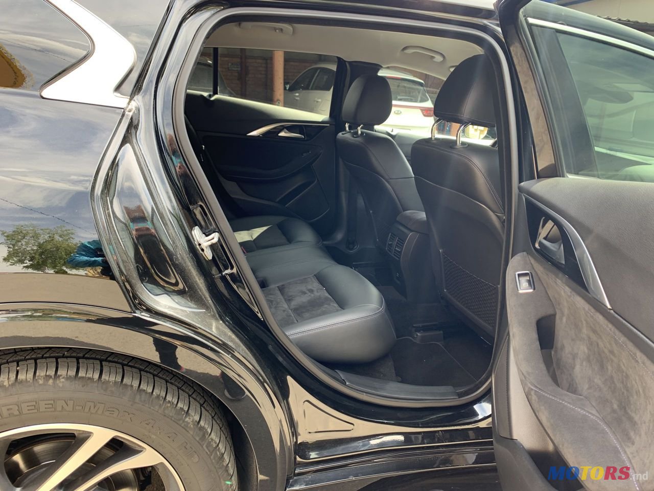 2016' Infiniti Qx30 photo #5