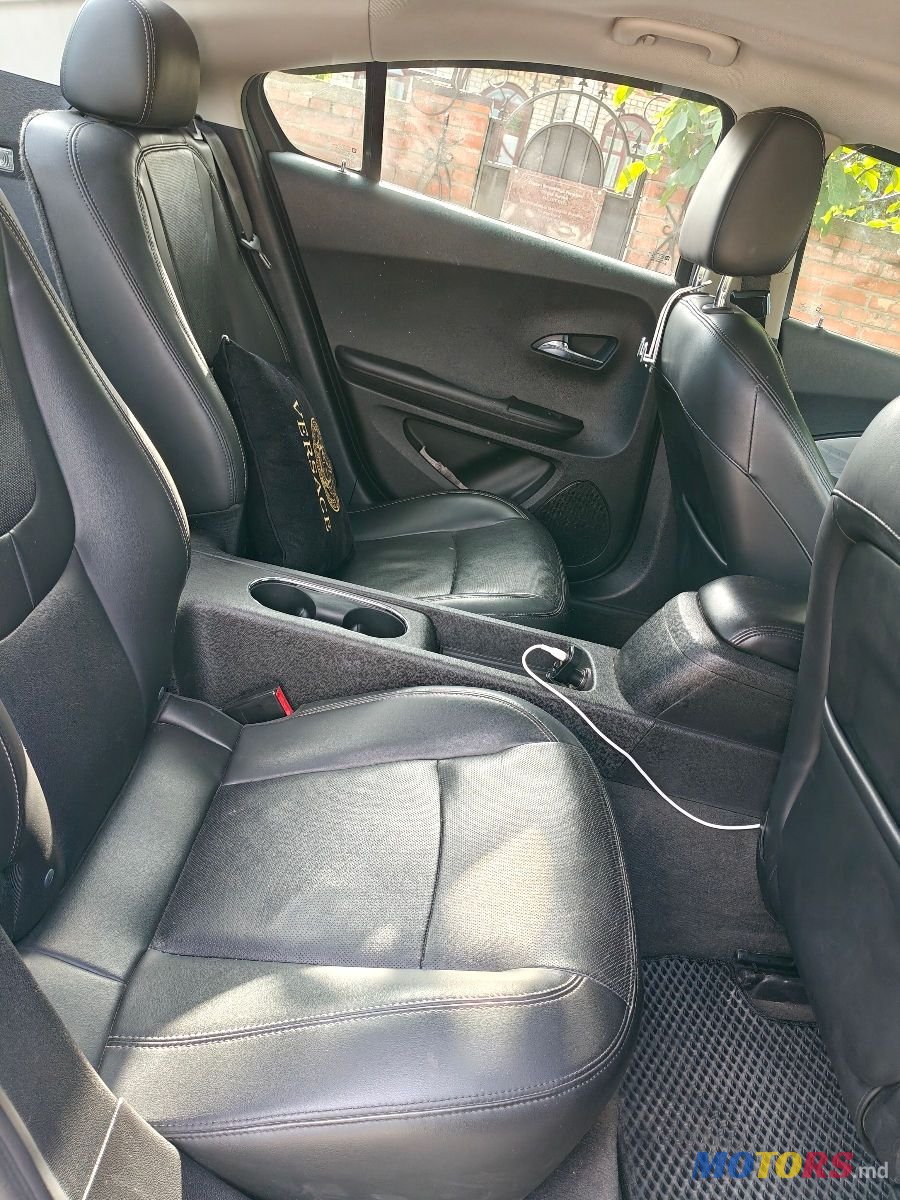 2011' Chevrolet Volt photo #6