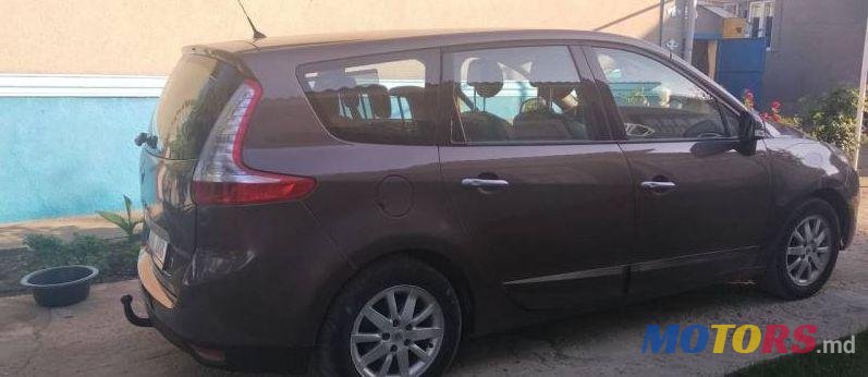 2009' Renault Grand Scenic photo #1
