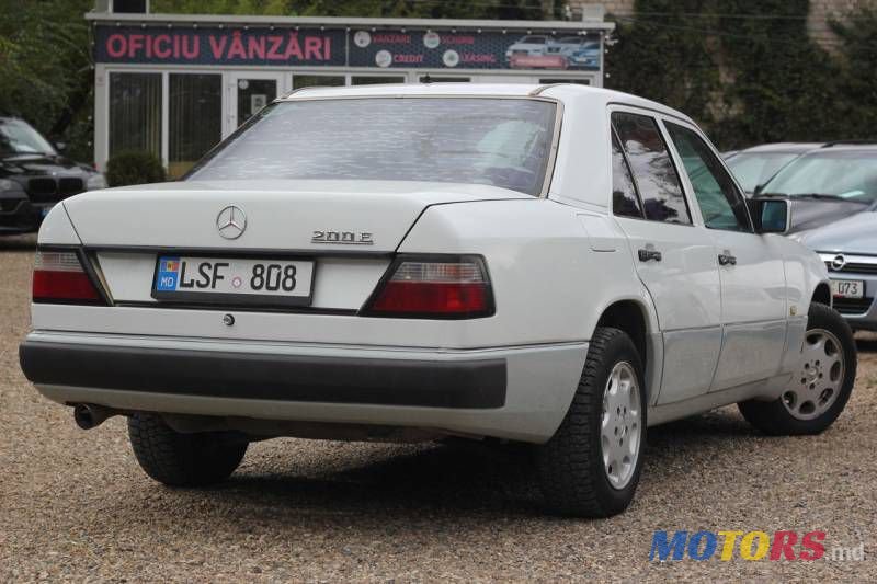 1992' Mercedes-Benz 124 photo #4