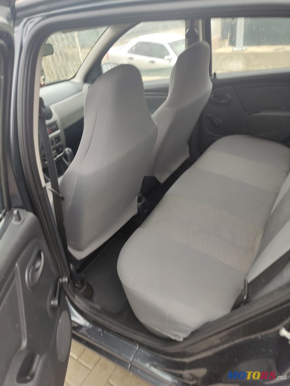 2009' Dacia Sandero photo #5