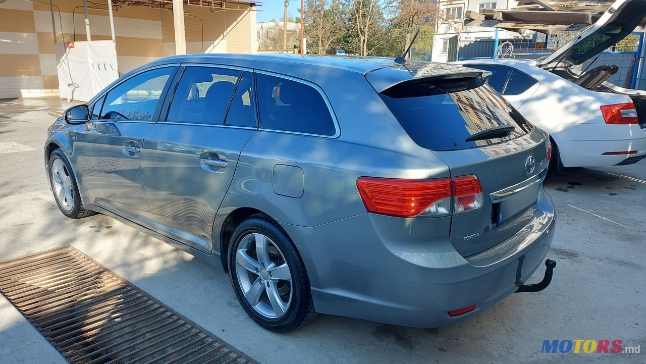 2014' Toyota Avensis photo #2