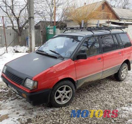 1991' Mitsubishi Space Wagon photo #4
