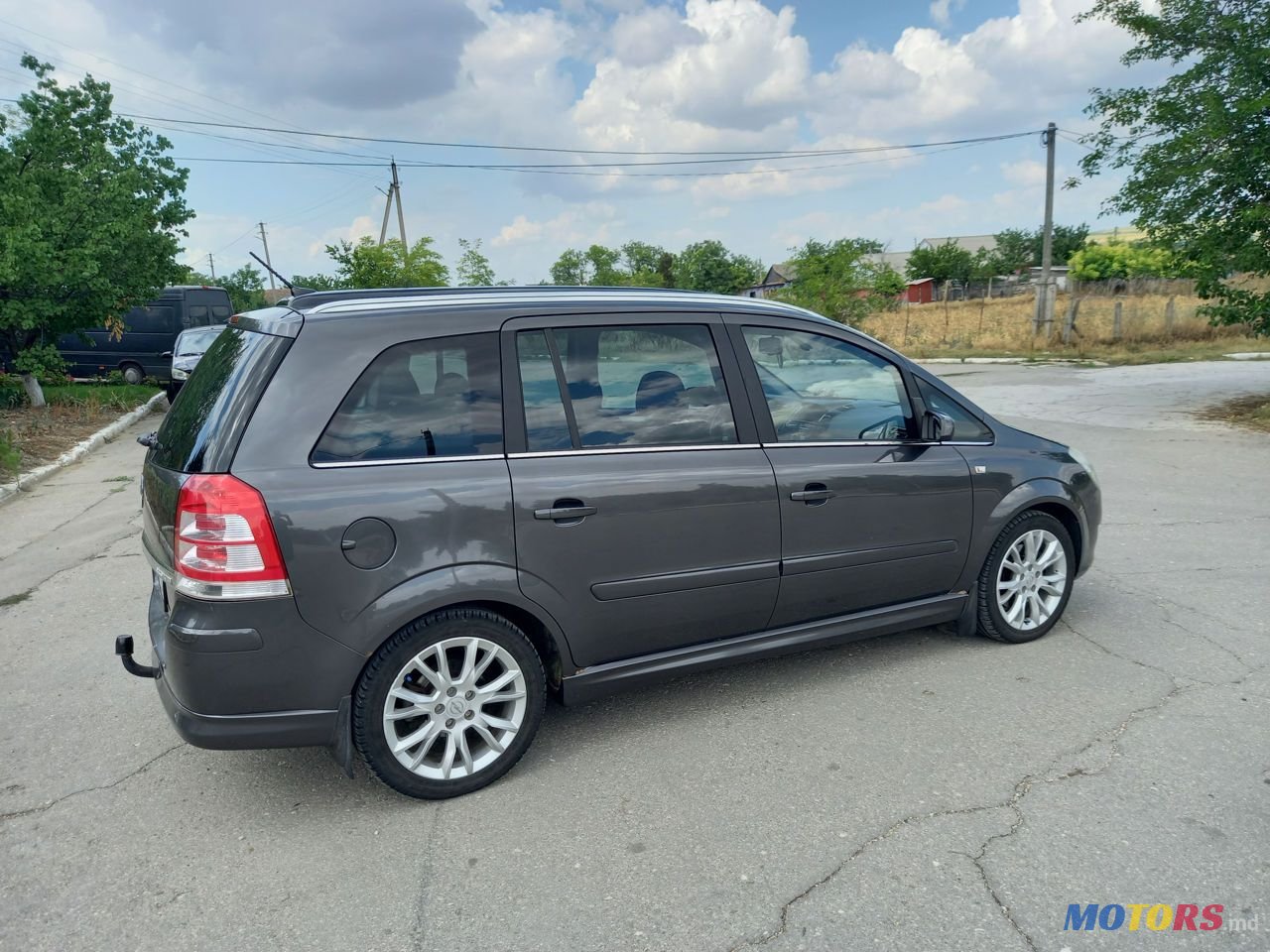 2009' Opel Zafira photo #3