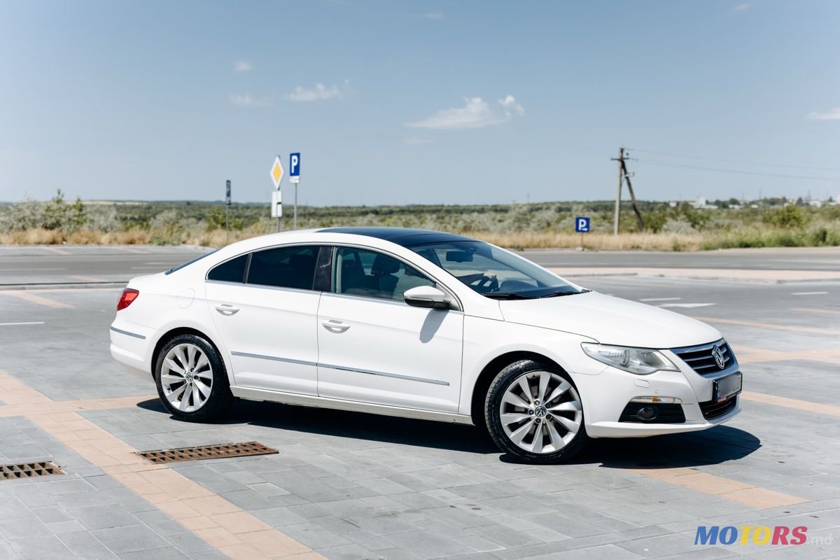 2009' Volkswagen Passat photo #1