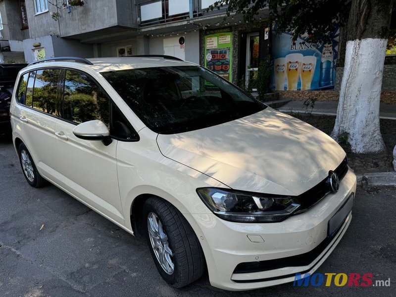 2020' Volkswagen Touran photo #3