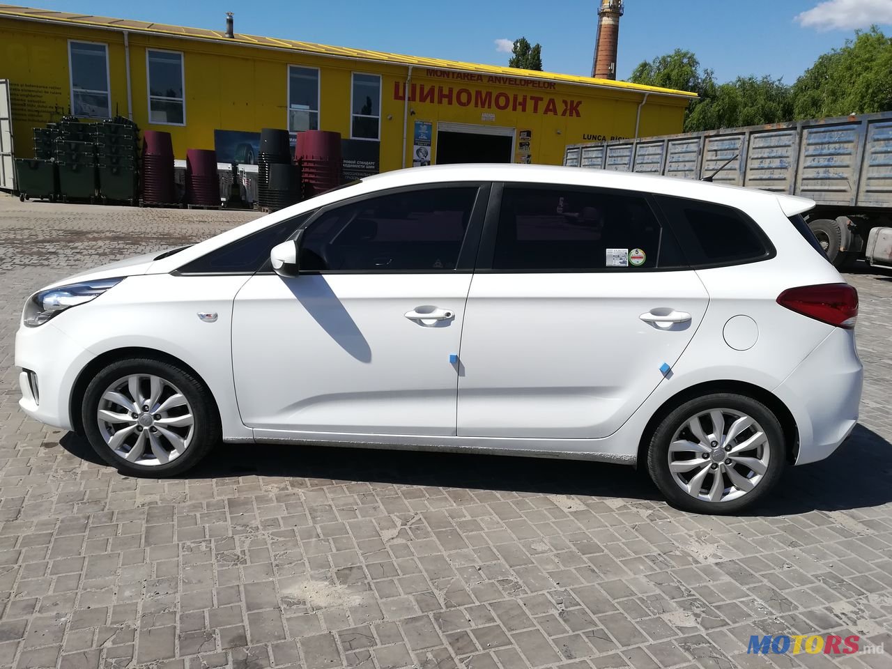 2015' Kia Carens photo #6