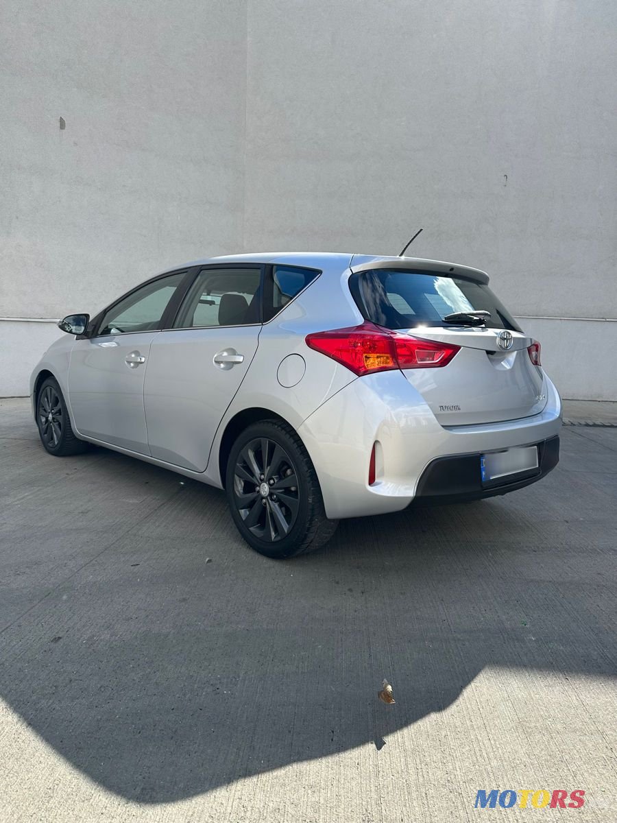 2014' Toyota Auris photo #5