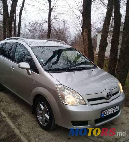 2005' Toyota Corolla Verso photo #1