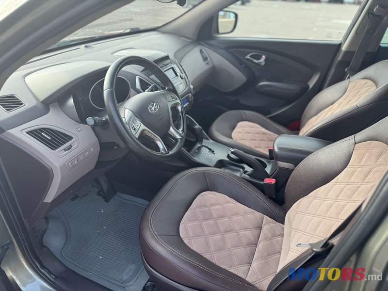 2010' Hyundai Tucson photo #6