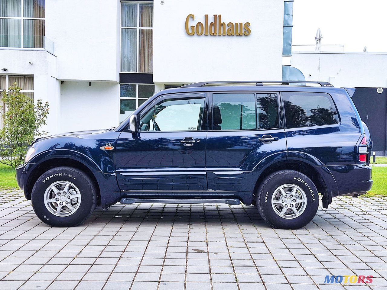 2002' Mitsubishi Pajero photo #6