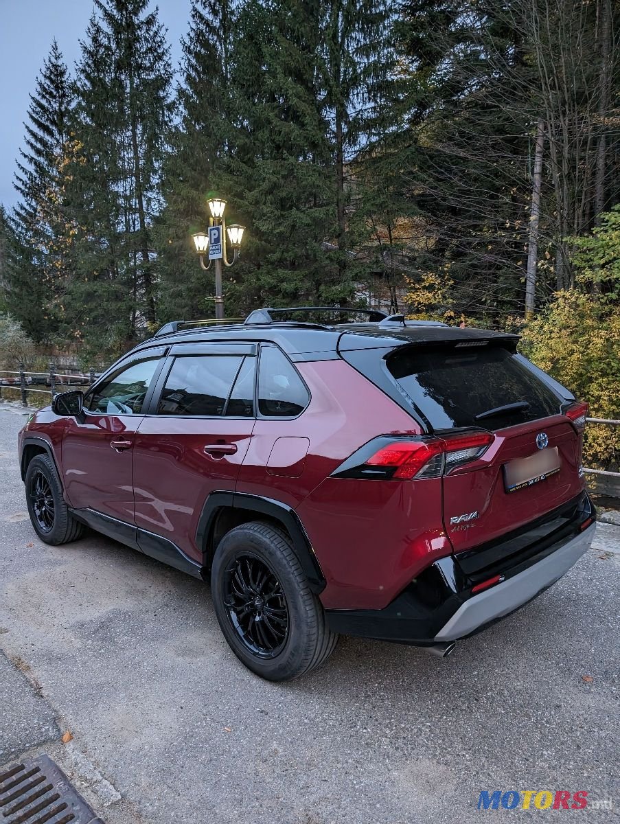 2020' Toyota RAV4 photo #2