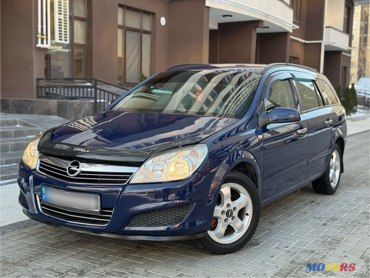 2008' Opel Astra photo #1