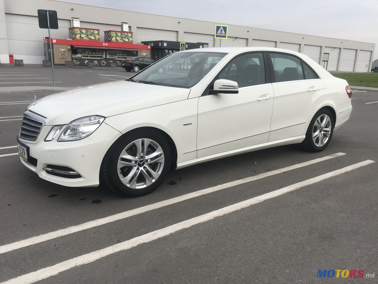 2011' Mercedes-Benz E Класс photo #2