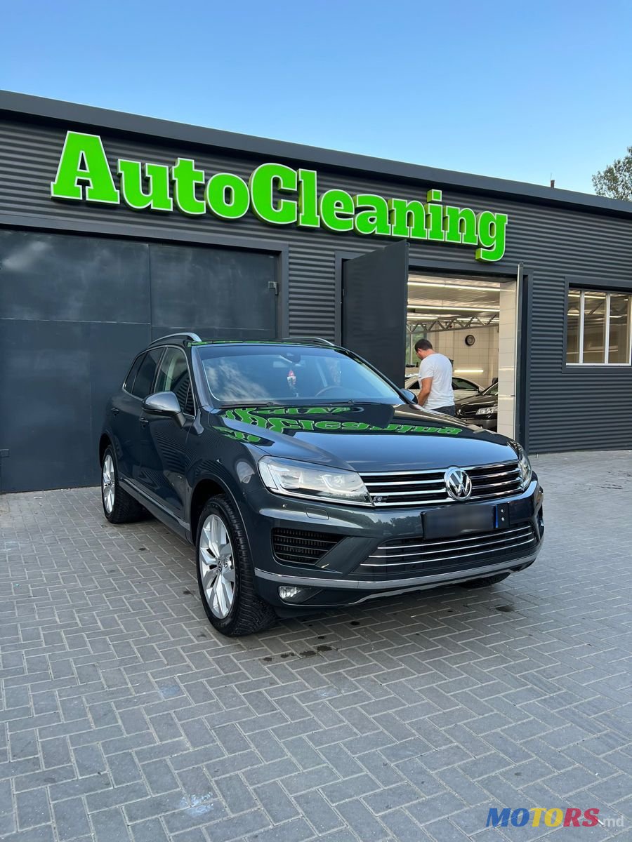 2016' Volkswagen Touareg photo #1