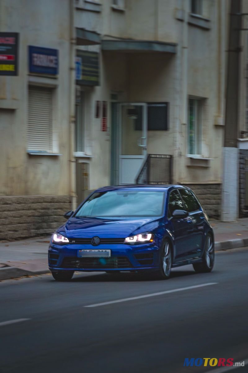 2015' Volkswagen Golf photo #5