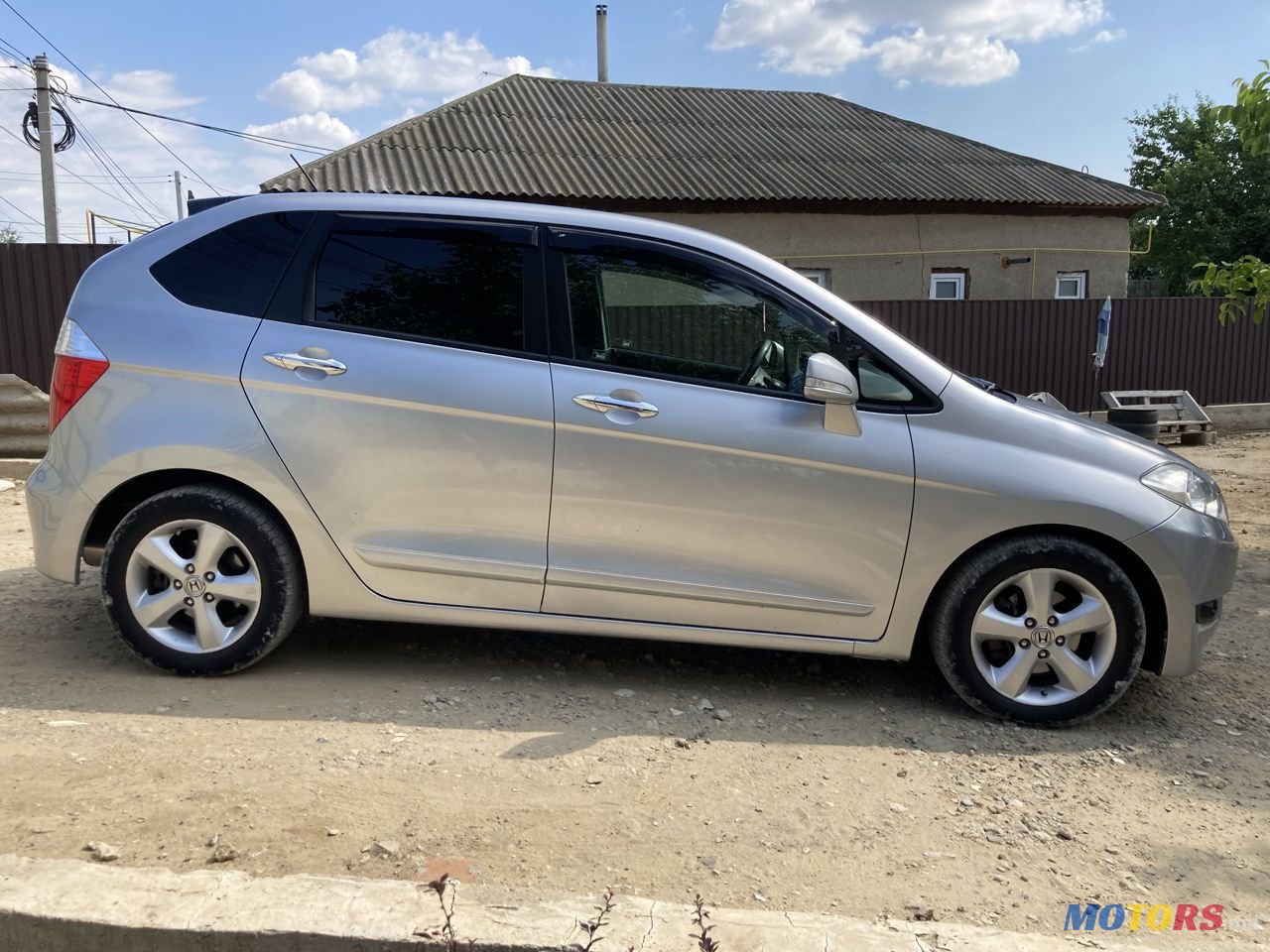 2006' Honda FR-V photo #4