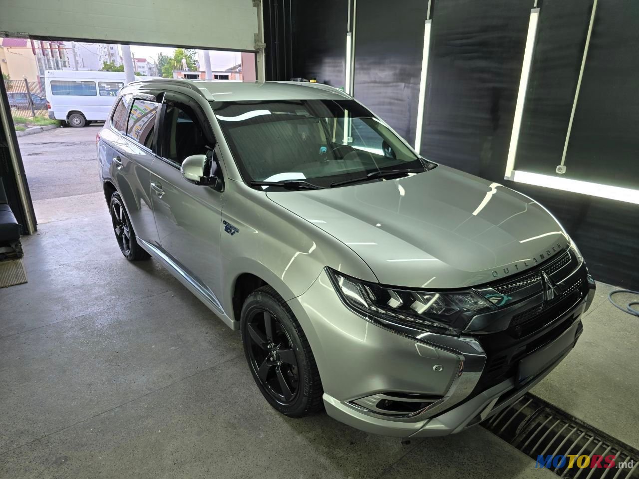 2018' Mitsubishi Outlander photo #3