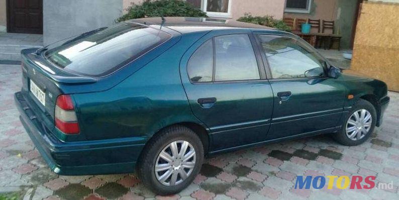 1995' Nissan Primera photo #1