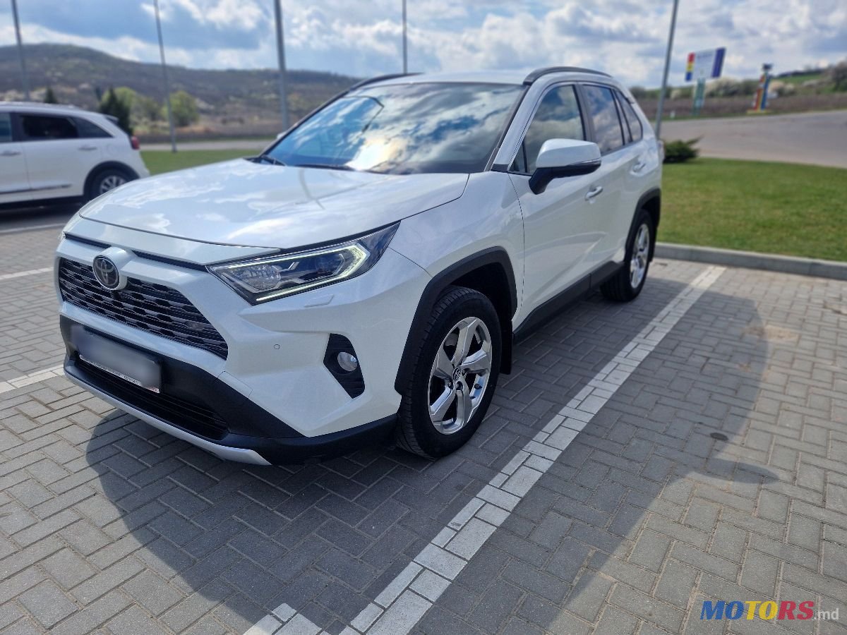 2019' Toyota RAV4 photo #2