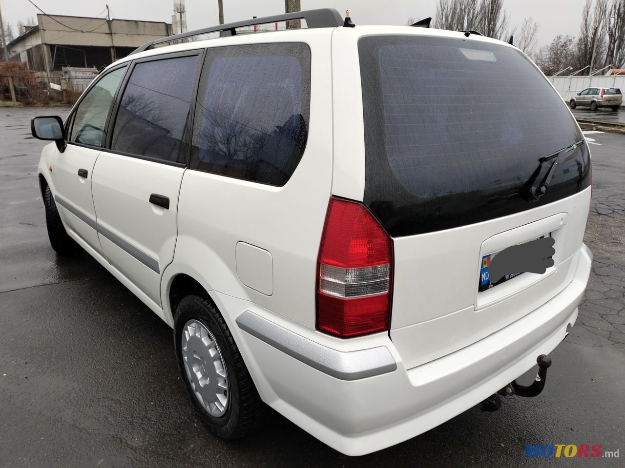 2002' Mitsubishi Space Wagon photo #3