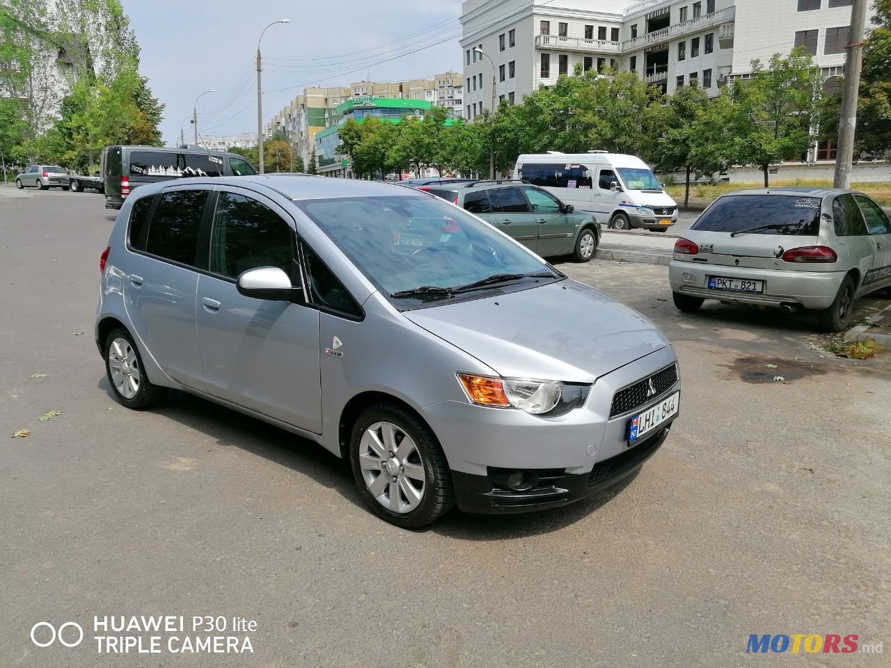 2012' Mitsubishi Colt photo #1