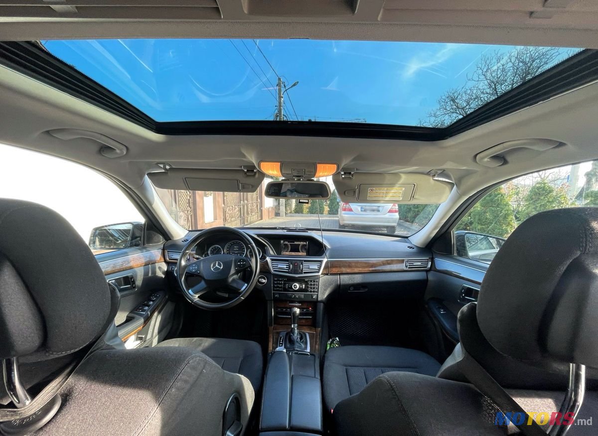 2011' Mercedes-Benz E-Class photo #5